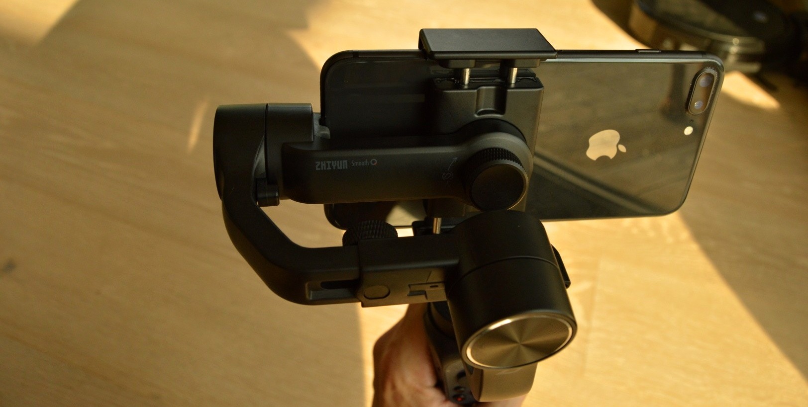 Recenze: Zhiyun Smooth Q - čínská vstupní brána k profi natáčení mobilem
