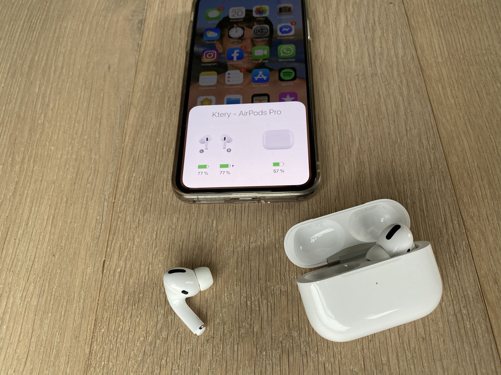 AirPods baterie stav